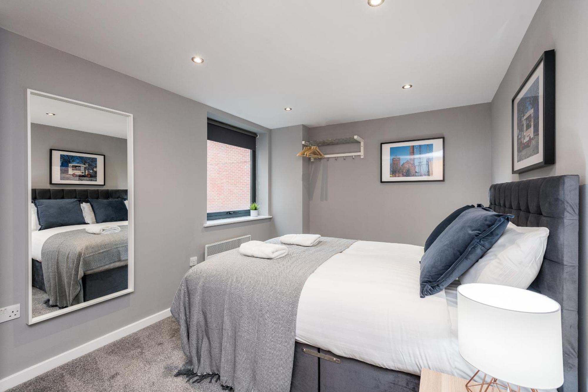 Host Apartments - Contemporary 3 Bed Apt With Balcony - Perfect For Long Stays Liverpool Esterno foto